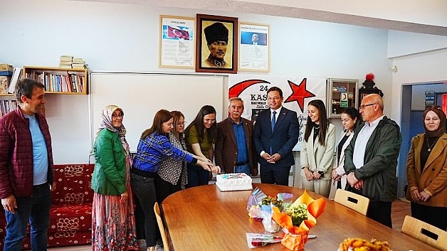 Sındırgı Belediye Başkanı Serkan Sak, 24 Kasım Öğretmenler Günü’nü kutlamak