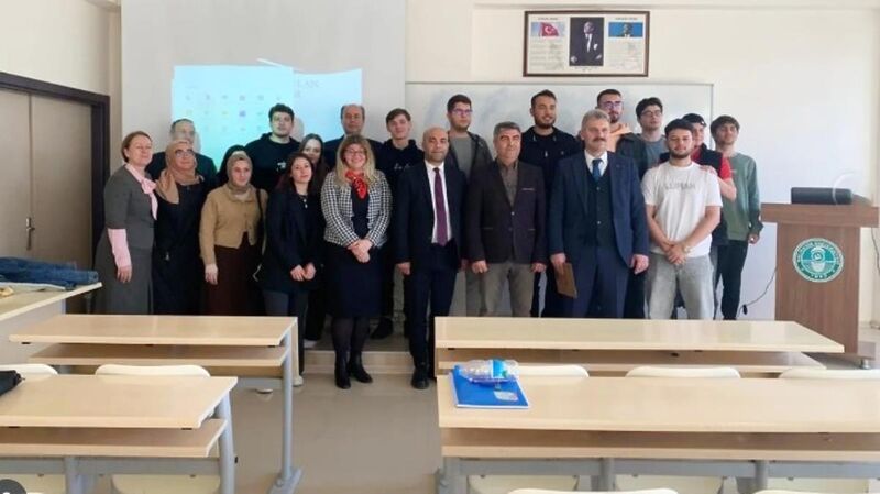 Balıkesir Ticaret İl Müdürü İlhan Pehlivan, Savaştepe Meslek Yüksekokulu’nda emlak