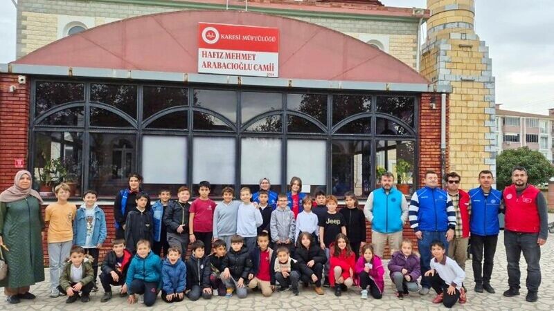 Balıkesir İl Müftülüğü tarafından gerçekleştirilen ÇEDES Proje etkinliği, gençlerin sosyal