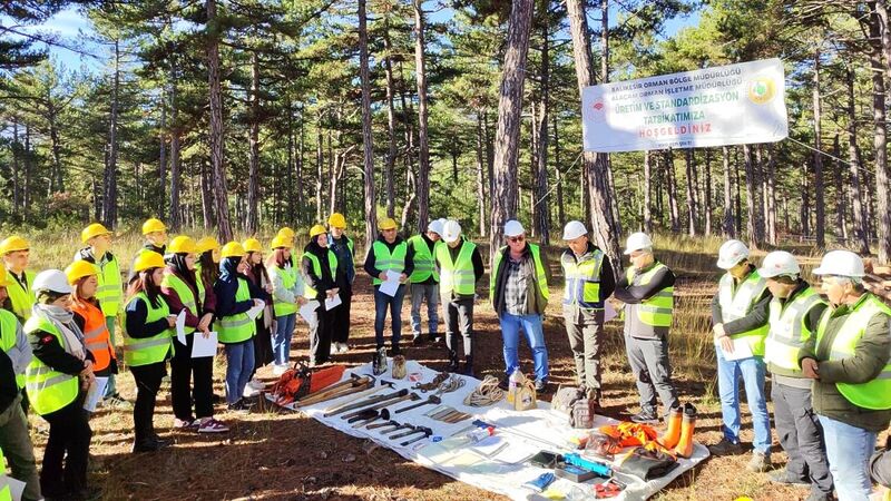 Balıkesir Üniversitesi Dursunbey Meslek Yüksekokulu Ormancılık Bölümü 2. sınıf öğrencileri,