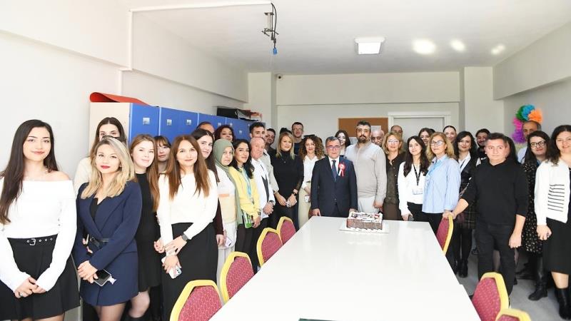 24 Kasım Öğretmenler Günü nedeniyle Altıeylül Belediye Başkanı Hakan Şehirli