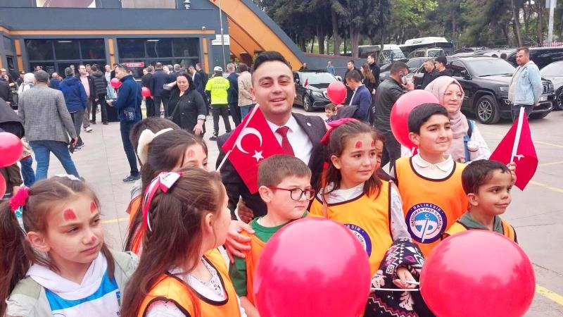 Dünya Çocuklar Günü’nde, İYİ Parti Karesi İlçe Başkanı Cahit Can