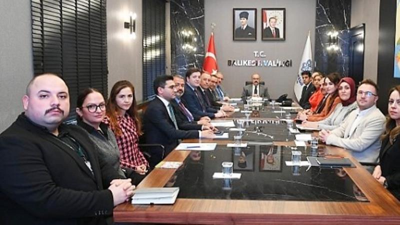 Balıkesir Valisi İsmail Ustaoğlu’nun yönettiği toplantıda, “Bırakırsan Başarırsın” Projesi’nin mevcut