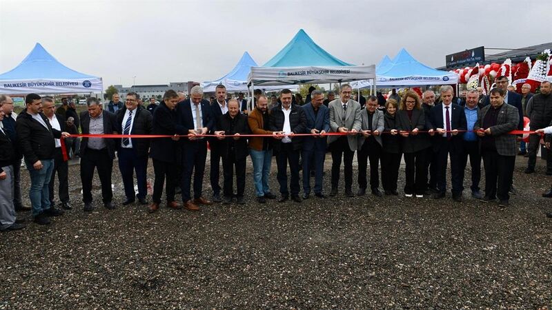 Altıeylül ve Büyükşehir Belediyesi iş birliğiyle hayata geçirilen Ayşebacı Minibüsleri