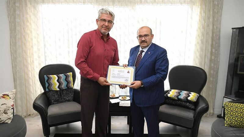 Balıkesir Valisi İsmail Ustaoğlu, Edremit’te yaşanan silahlı çatışmada yaralanan Polis