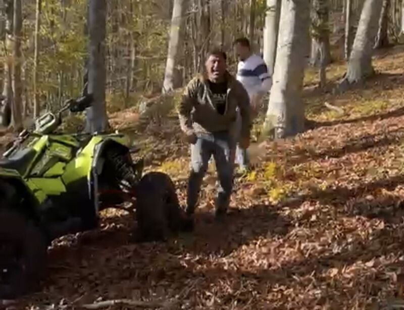 Balıkesir’de dağlık alanda off road yapan bir kişi ATV ile