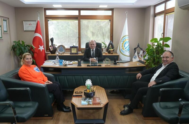 Ayvalık Ticaret Odası Yönetim Kurulu Başkanı Ali Uçar ve eşi