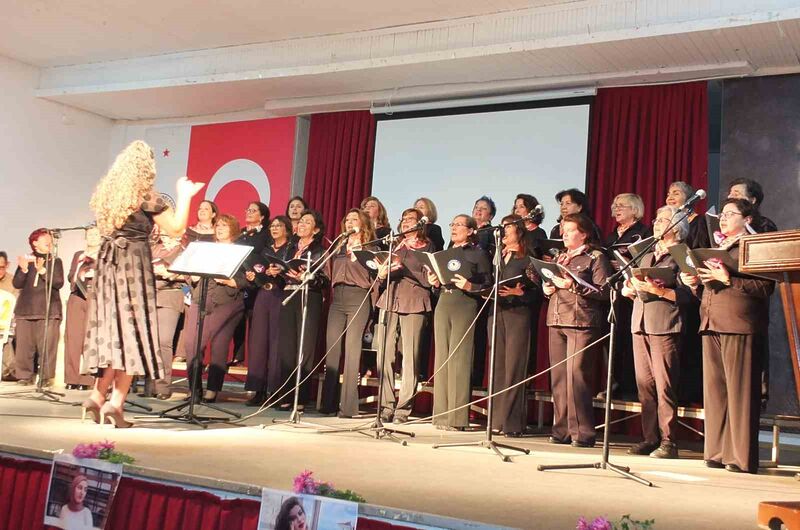 Burhaniye İlçesinde, Burhaniye Kent Konseyi Çok Sesli Kadın Korosu’nun 25