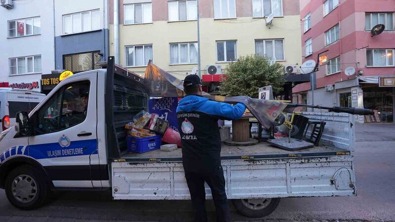 Balıkesir Büyükşehir Belediyesi Zabıta ekipleri, vatandaşların yoğun olarak kullandığı cadde
