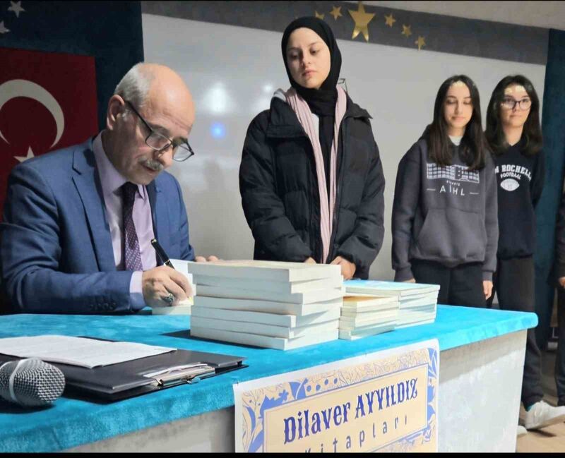 Balıkesirli öğretmen yazar Dilaver Ayyıldız 4. kitabı ’Çocuk Şiirleri’ yayımlandı.