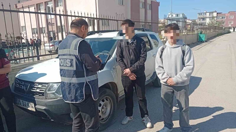 Bandırma İlçe Emniyet Müdürlüğü ekipleri, ekim ayı boyunca öğrencilerin güvenliğini