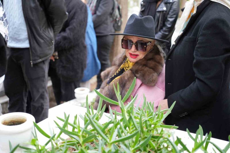 Ünlü sanatçı Banu Alkan, trafik kazasında yaşamını yitiren kardeşi Osman