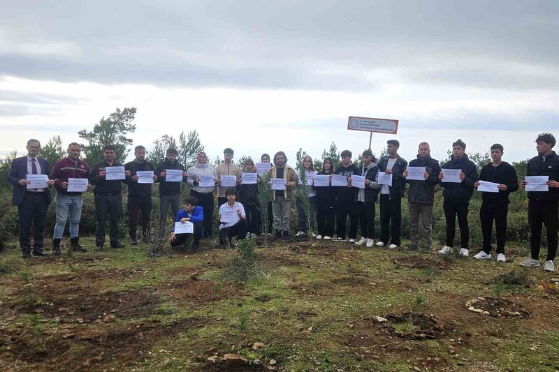 Balıkesir’in Edremit ilçesi Altınoluk’ta Milli Ağaçlandırma Günü kapsamında düzenlenen “Yeşil