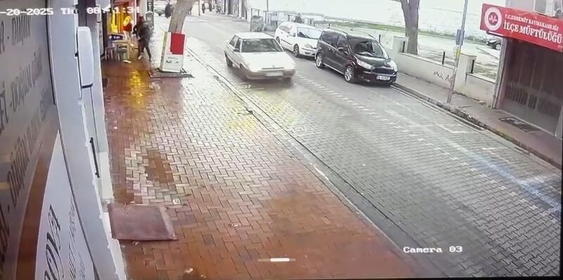 Balıkesir’in Edremit ilçesinde Zübeyde Hanım Caddesi üzerinde bir iş yerinin