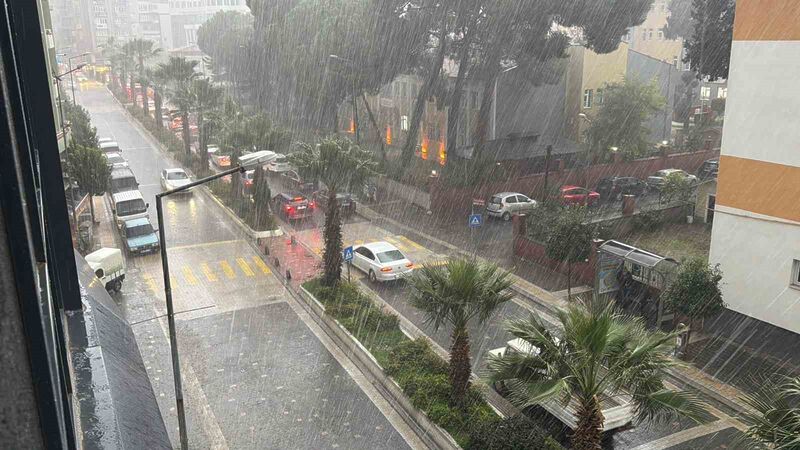 Balıkesir’in Edremit ilçesinde Meteoroloji Genel Müdürlüğü tarafından yapılan uyarıların ardından