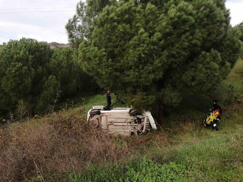 Balıkesir’in Gönen-Biga yolunda meydana gelen trafik kazasında 3 kişi hafif