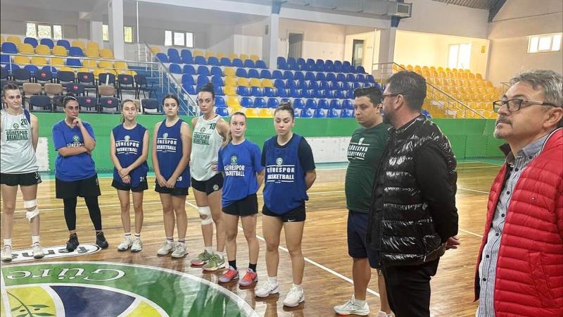 Edremit Belediyesi Gürespor Kulübü’nün antrenmanını Kulüp Başkanı Serdar Akgül ve