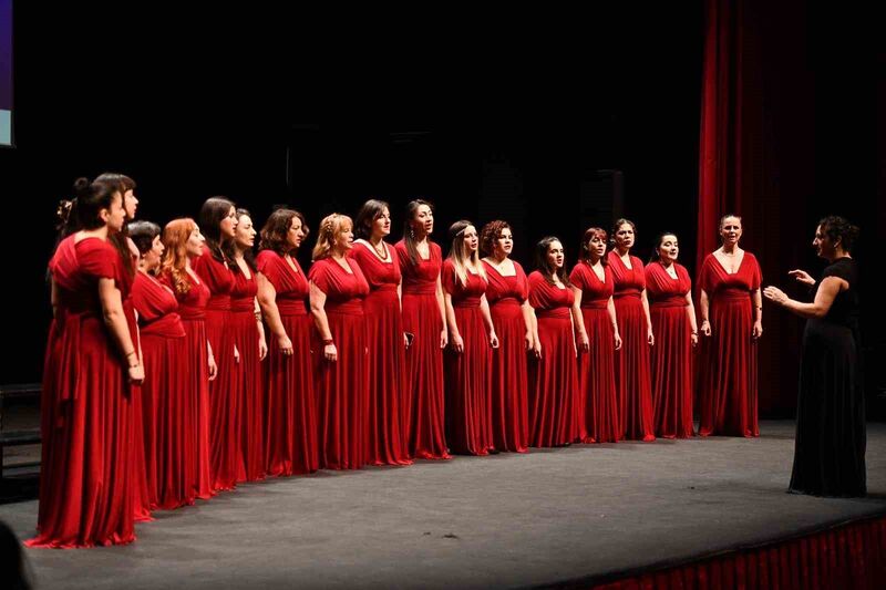 Balıkesir Büyükşehir Belediyesi, Koro Kültürü Derneği tarafından düzenlenen “Korolar Maratonu”nun