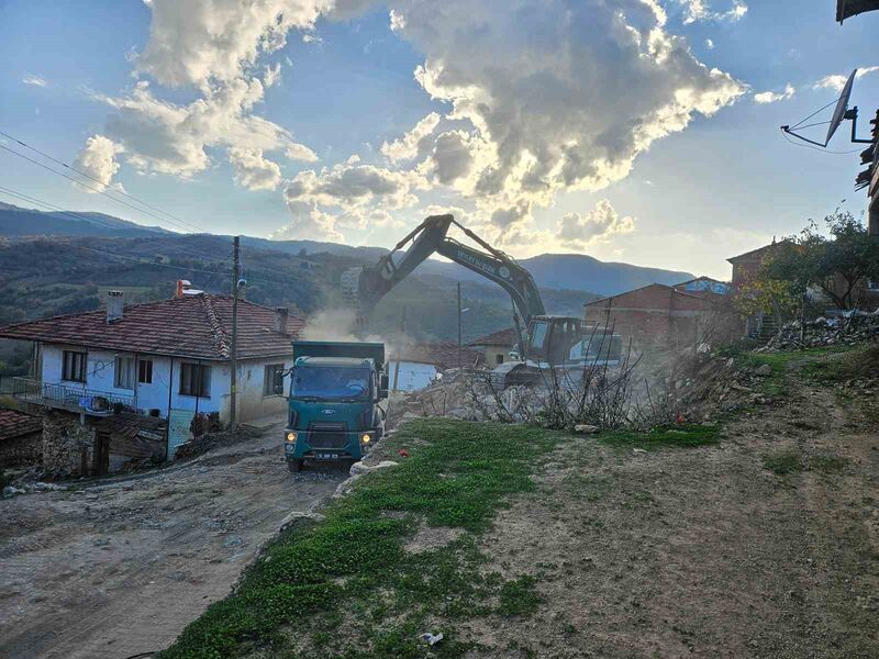 Balıkesir’in Sındırgı ilçesinde 27 Ekim’de meydana gelen 6 büyüklüğündeki depremin
