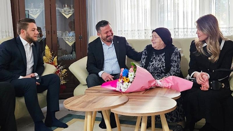 Balıkesir’de 24 Kasım Öğretmenler Günü dolayısıyla AK Parti Balıkesir İl