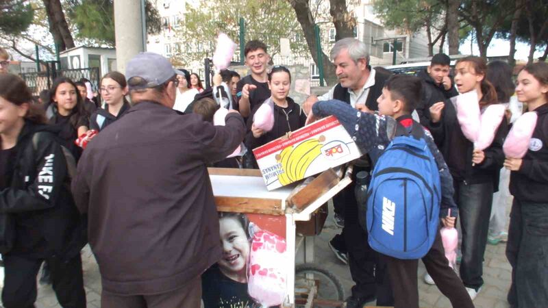 Balıkesir’in Burhaniye ilçesinde seyyar satıcı Tuncay Arslan, 52 gün önce