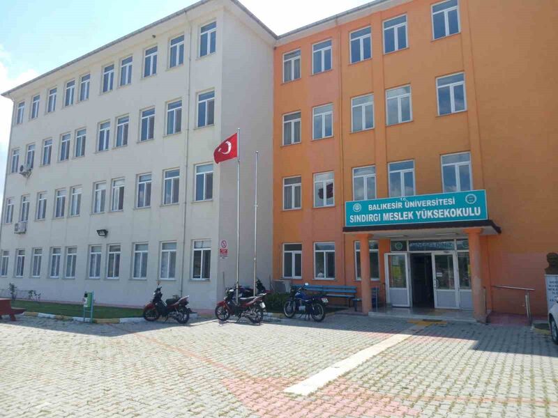 Balıkesir Üniversitesi senatosu devam eden deprem fırtınası nedeni ile Sındırgı