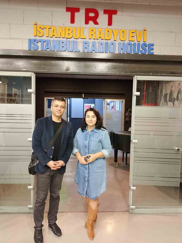 Balıkesir’de öğretmenlik yapan, yazdığı kitaplar ve yürüttüğü yerel ve ulusal