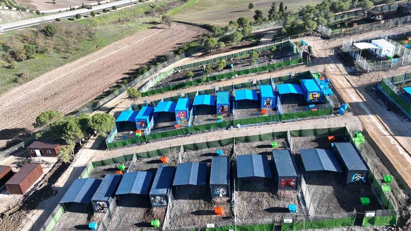 Balıkesir Büyükşehir Belediye Başkanı Ahmet Akın, Karesi ilçesindeki Yeniköy Mahallesi’nde