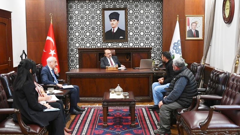 Balıkesir Valisi İsmail Ustaoğlu, Altıeylül ve Dursunbey ilçelerinden mahalle muhtarlarını