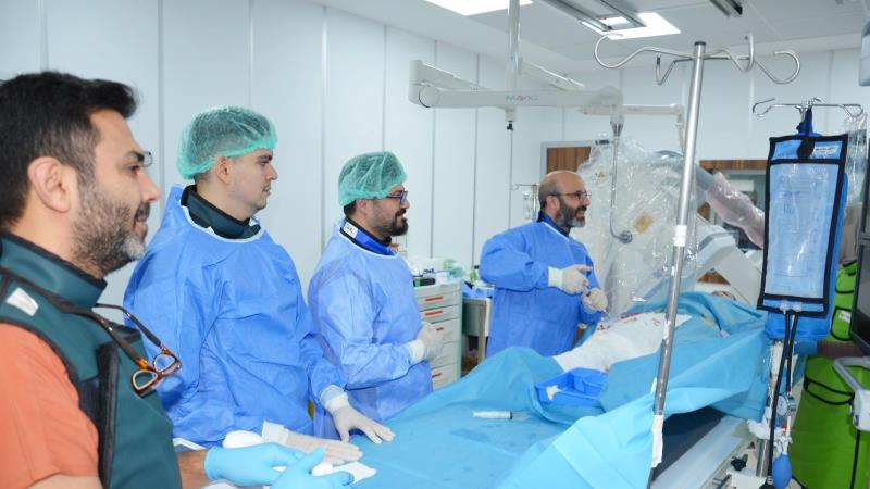 Balıkesir Atatürk Şehir Hastanesi’nde 12 yaşındaki bir hastaya beyin anjiyografisi