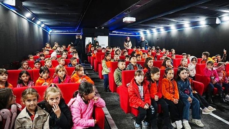 Kültür ve Turizm Bakanlığı tarafından organize edilen Gezen Sinema Tırı,