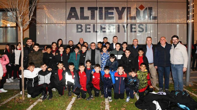 Altıeylül Belediyesi bünyesinde faaliyet gösteren Altıeylül Spor Okulları’nda 5 farklı