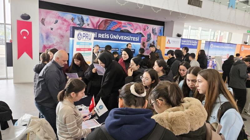 Balıkesir Avlu Kongre ve Kültür Merkezi’nde gerçekleştirilen Unilook Üniversite Tanıtım