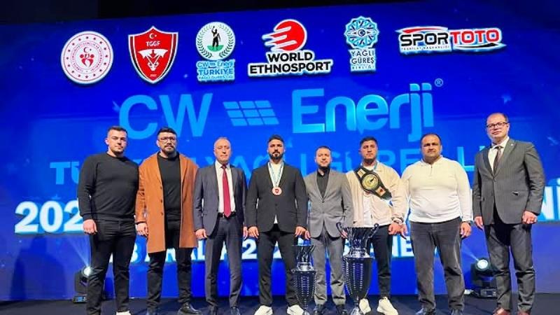 CW Enerji Yağlı Güreş Ligi 2025 sezonu ödül töreninde Balıkesir