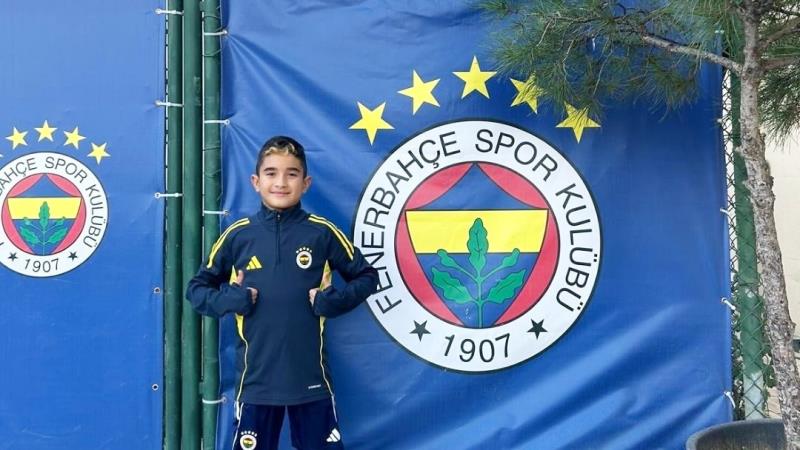 Balıkesir Büyükşehir Belediye Spor Kulübü’nün 2016 doğumlu futbolcuları Tuğra Alhan,