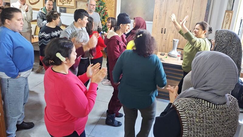 Balıkesir’in Ayvalık ilçesinde faaliyet gösteren Birlik Ortopedik Engelliler Derneği, yönetim