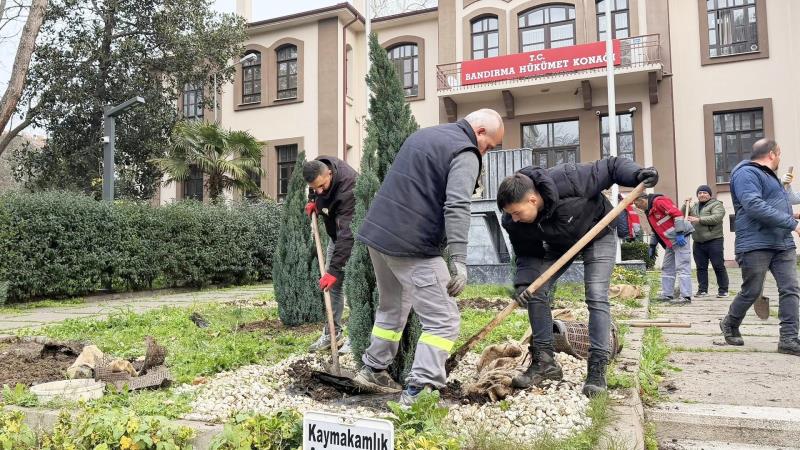 Balıkesir Orman Bölge Müdürlüğü, Bandırma Hükümet Konağı bahçesinde ağaçlandırma çalışması