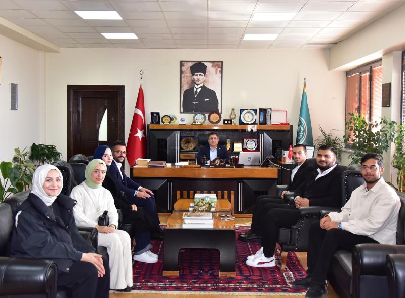 Balıkesir Üniversitesi Genç Vizyon Topluluğu üyeleri, Rektör Prof. Dr. Yücel