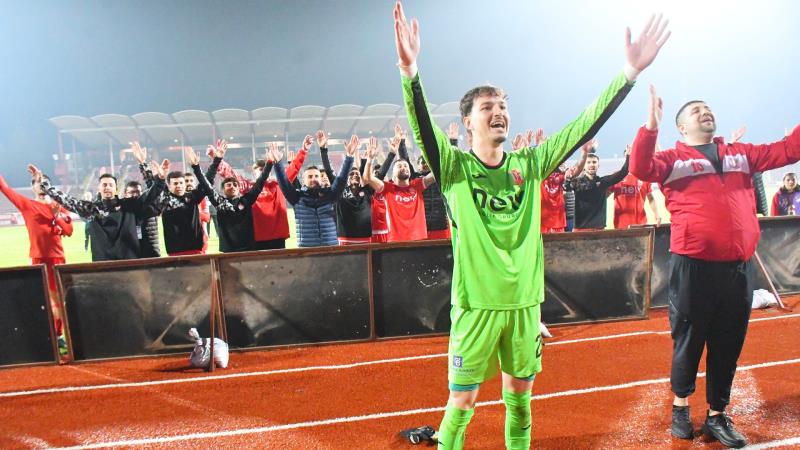 Balıkesir Atatürk Stadyumu’nda oynanan maçta Balıkesirspor, Oktaş Uşakspor’u 3-1 mağlup