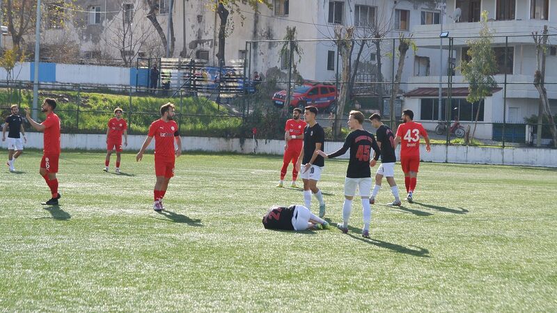 Bölgesel Amatör Lig 14. Hafta karşılaşmalarında Eti Maden Etispor, Kuşadasıspor’u