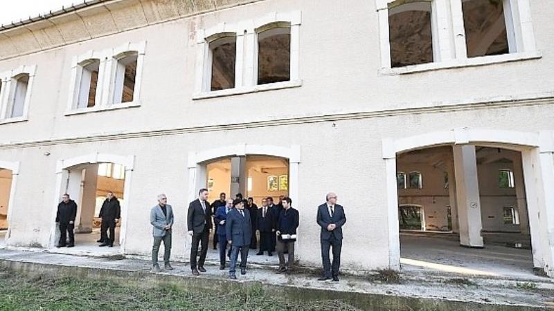 Balıkesir Valisi İsmail Ustaoğlu, Susurluk’taki Askeri Kışla Yapısı’nda inceleme faaliyetlerinde