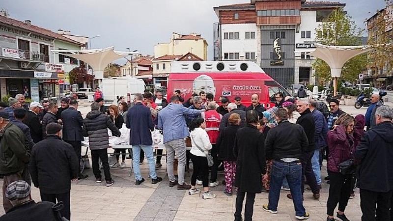 Sındırgı’da depremden etkilenen vatandaşlara yönelik sosyal destek çalışmaları kapsamında, CHP