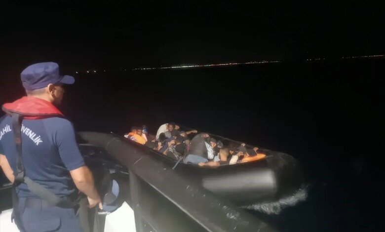 Balıkesir’in Ayvalık ilçesinde, yasa dışı yollarla yurt dışına gitmeye çalışan