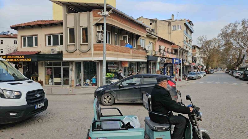Balıkesir’in Sındırgı ilçesinde meydana gelen 4,9 büyüklüğündeki deprem, çevre ilçe
