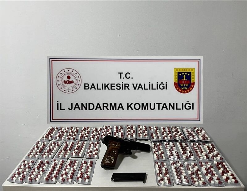 Balıkesir’de jandarma ekipleri tarafından uyuşturucu ile mücadele kapsamında 8 ilçede