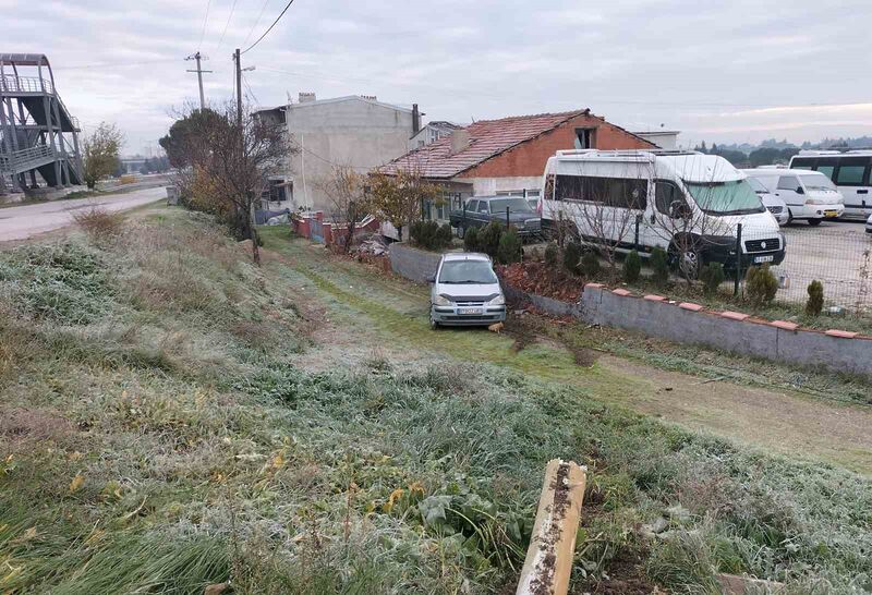 Balıkesir’in Altıeylül ilçesinde meydana gelen trafik kazasında direksiyon hakimiyetini kaybeden