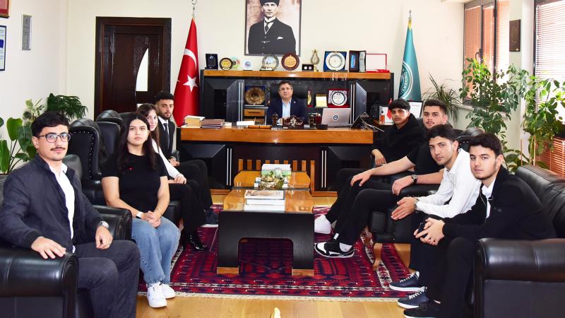 Balıkesir Üniversitesi Rektörü Prof. Dr. Yücel Oğurlu, üniversitede eğitim alan