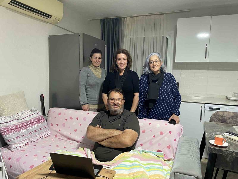 Balıkesir’in Ayvalık ilçesinde; AK Parti İlçe Başkanı Betül Akın, yere