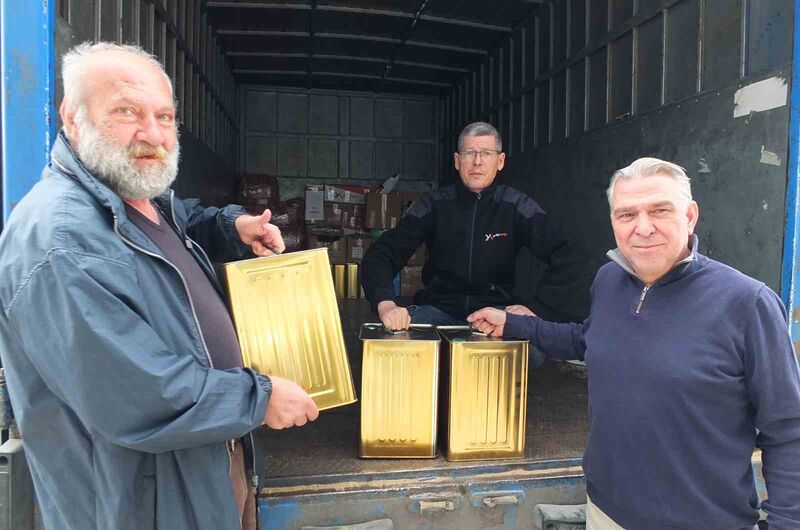 Türkiye’nin önemli zeytin üretim merkezlerinden Balıkesir’in Burhaniye ilçesinde, zeytin hasadına