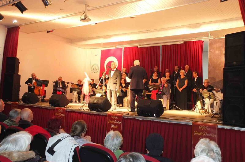 Balıkesir’in Burhaniye ilçesinde, Körfez Gönül Dostları Derneği Korosunun Reha Yurdakul